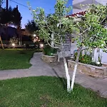 Anna Andros דירה *